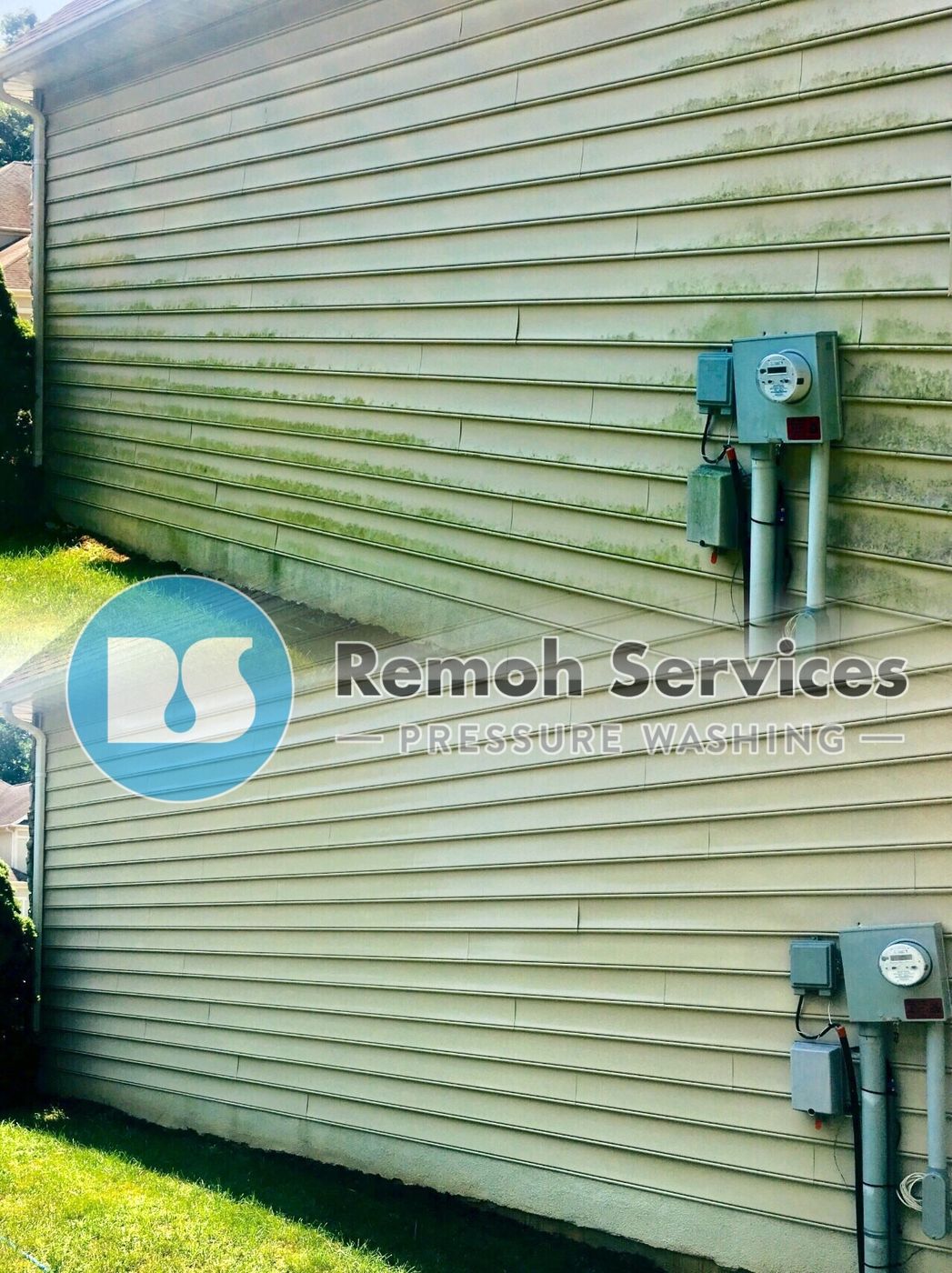 Before and after: siding soft wash, black streaks
